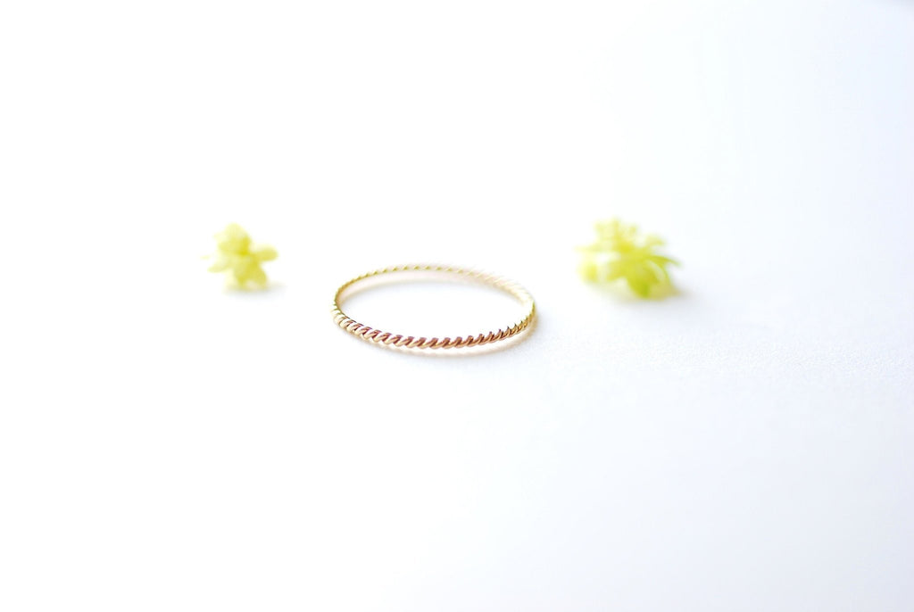 Dazzling Twist Ring
