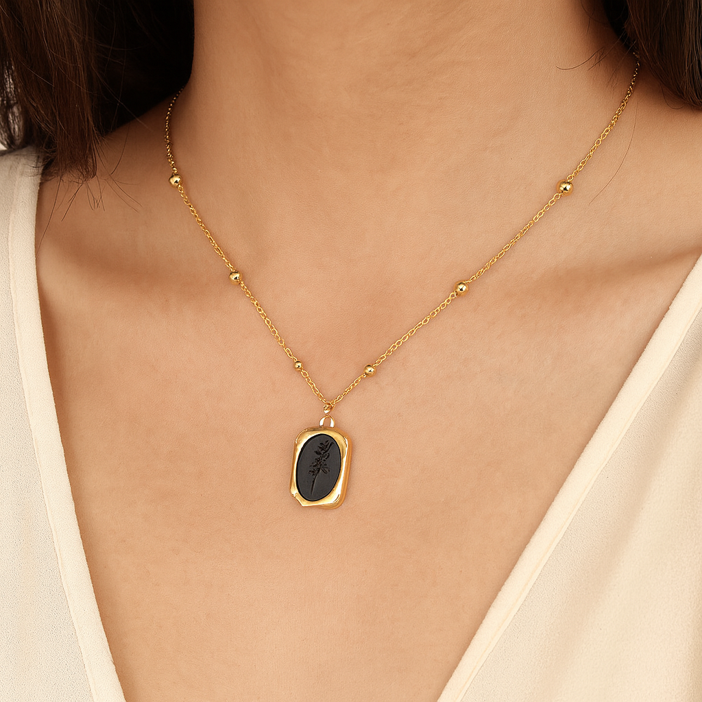 Midnight Kiss Necklace
